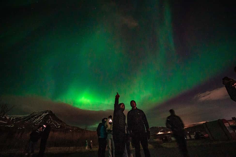Reykjavik: Northern Lights Group Tour with Photos - How the night runs: pickup, forecasts, and dark-sky stops