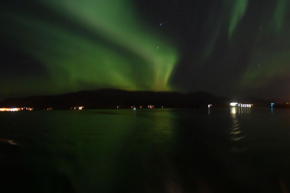 Reykjavik: Northern Lights Guided Boat Tour - The 15–30 minute “sweet spot” offshore