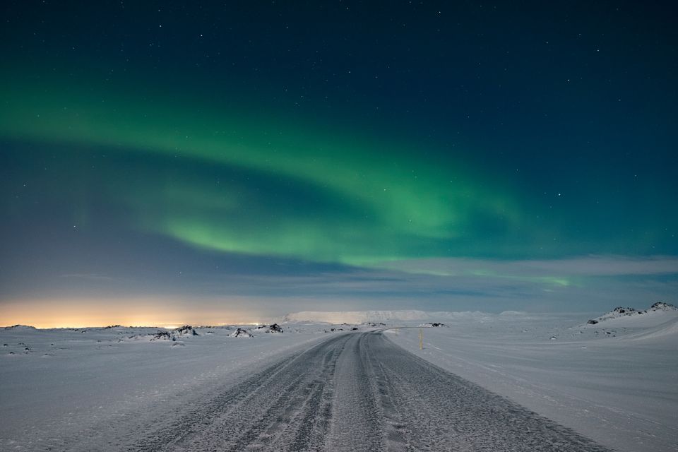 Reykjavík: Northern Lights Minibus Tour with Photos - Pickup, Timing, and the Night’s Real Schedule
