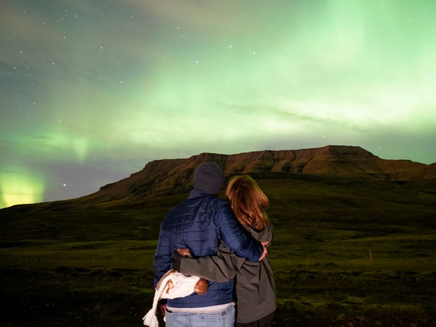 Reykjavik: Northern Lights Tour w/Pro Photos - Small Group - Hot Chocolate and Cookies: How They Keep the Waiting Bearable