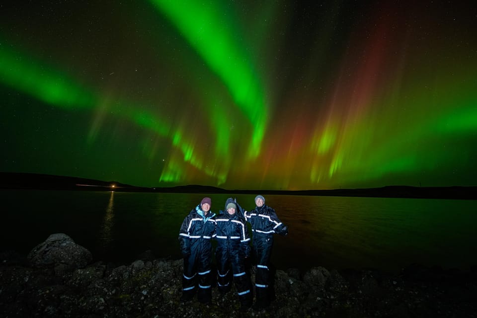 Reykjavik: Northern Lights Tour with Private Photographer - The 5-Hour Flow From Pickup to Aurora Waiting