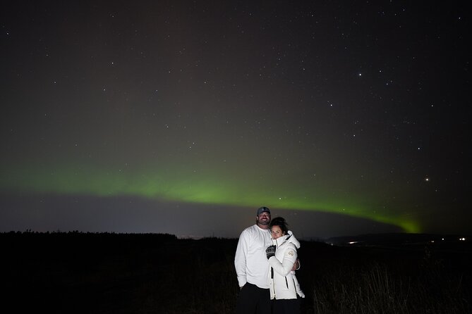 Reykjavik Northern Lights Tour with Pro Aurora Photos Small Group - Snacks, Hot Cocoa, and How They Change the Mood