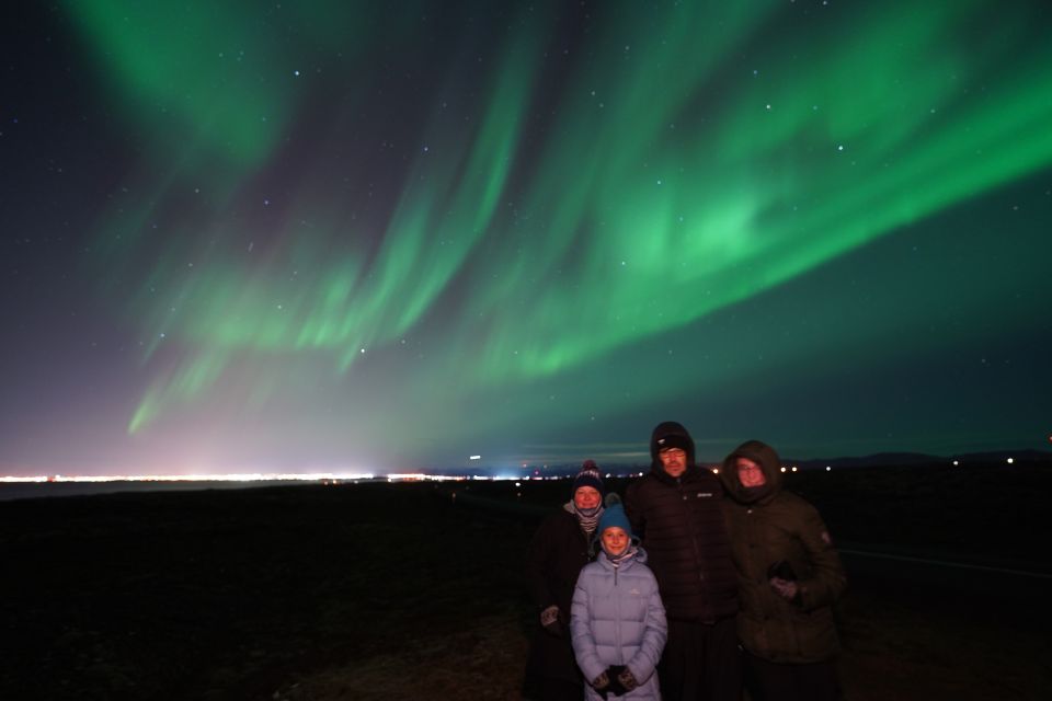 Reykjavik: Premium Northern Lights Tour with Free Photos - What you might see when the aurora is faint (or delayed)