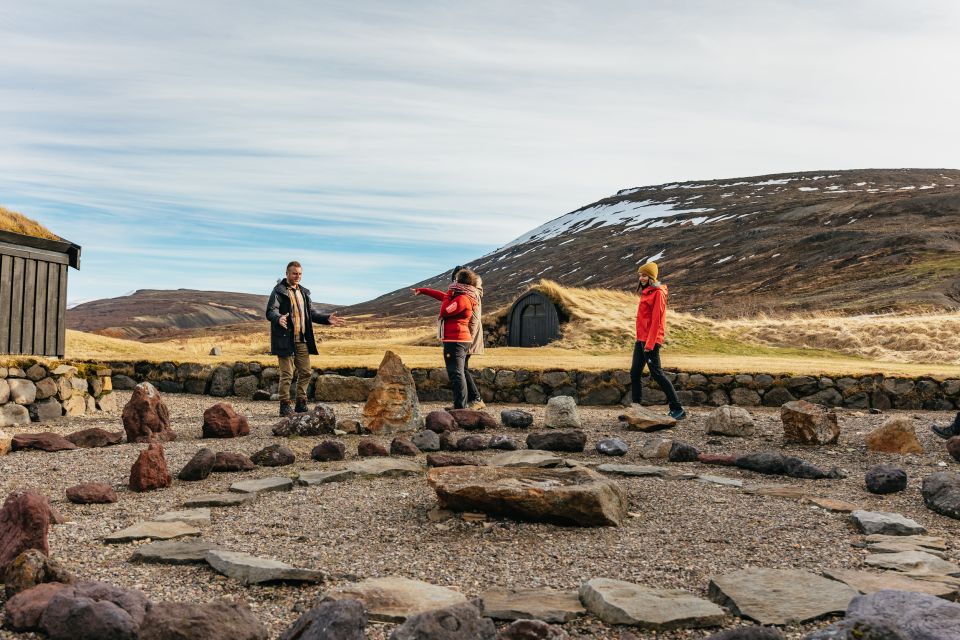 Reykjavik: Silver Circle Tour, Canyon Ride, & Thermal Baths - Sturlureykir Icelandic Horse Farm and rugbrauð: a gentle pause with a payoff