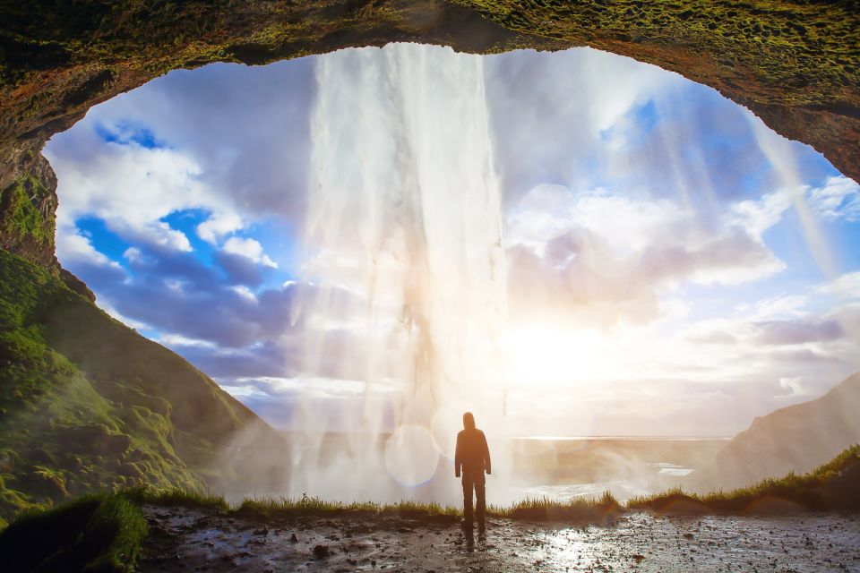 Reykjavík: South Coast Waterfalls, Black Sand & Glacier Tour - The ride back: why the bus time still counts