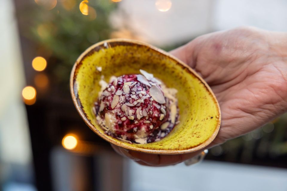 Reykjavik: The Icelandic Sweet Tooth Tour - Meet at Ingólfur Square, then start tasting fast