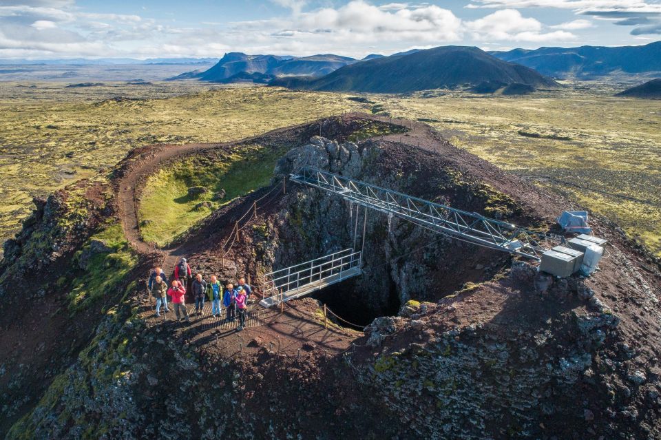 Reykjavik: Thrihnukagigur Volcano Guided Hiking Day Trip - What’s included (and what makes the price feel fair)