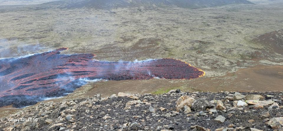 Reykjavík: Volcano Hike, Visit Grindavík and Blue Lagoon - Reykjanes Geopark by bus: a full day that makes sense