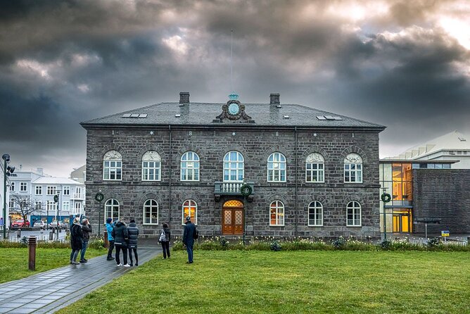 Reykjavik Walking Tour - Walk with a Viking - How the Walk Works: 12-Person Group, 2 Hours, Real Downtown Stops