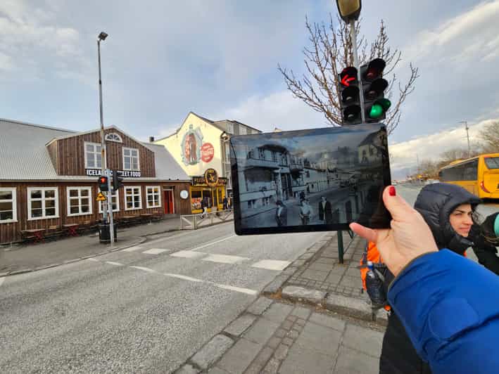 Reykjavik: World War II Walking tour around the city centre - Meeting at Hotel Borg: Start Easy, Learn Fast