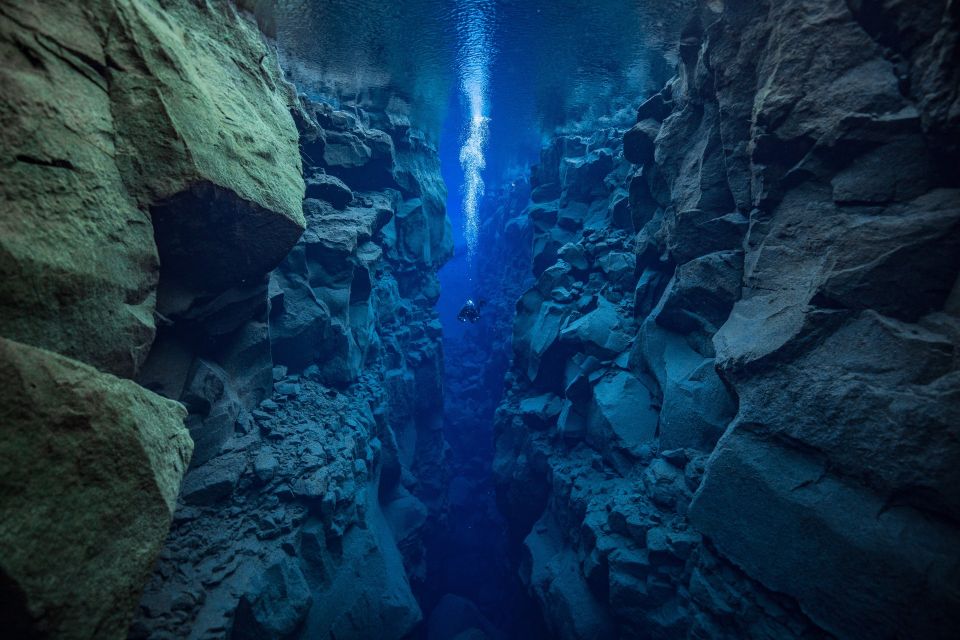Silfra: Diving Between Tectonic Plates - Guides, Photos, and What Makes the Group Feel Right