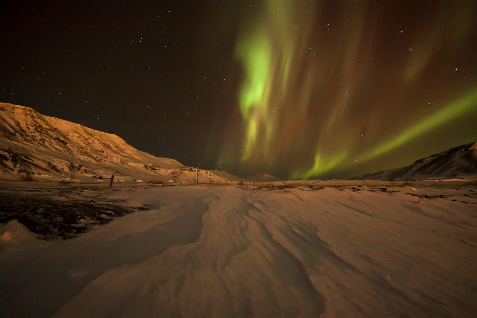 Small-Group Premium Northern Lights Tour from Reykjavik - Choosing the stops: darkness beats theory
