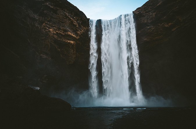 SOUTH COAST : The Discovery - Seljalandsfoss: the classic waterfall shot with a time buffer