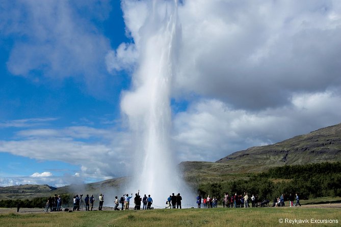 The Golden Circle Guided Bus Tour from Reykjavik - Pickup from Reykjavik (and Cruise Ports) Without Losing Your Mind