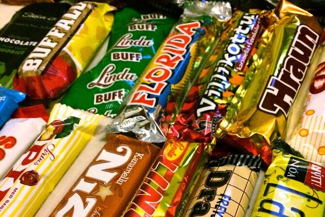 The Icelandic Sweet Tooth Tour - Ingólfstorg: start by the stone pillars and get your bearings
