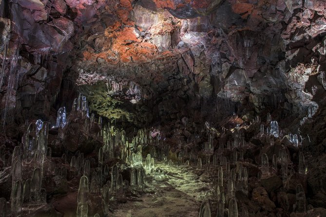 The Lava Tunnel Tour - Raufarhólshellir - Stepping into Raufarhólshellir: what the guided walk feels like
