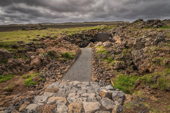 The Lava Tunnel Tour with Transfer from Reykjavik - Stop at Raufarholshellir: what to expect once you arrive