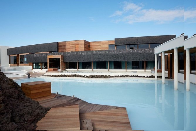 Unique bathing in an Icelandic hot springs at the Blue Lagoon - Private pickup, drop-off, and how the 3 hours work