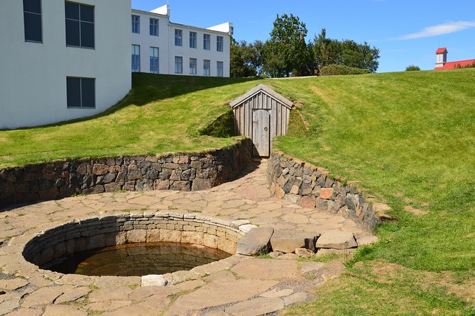 Unique West Iceland and Krauma SPA tour by minibus - Trolls in Iceland: quick fun that’s either a highlight or skippable