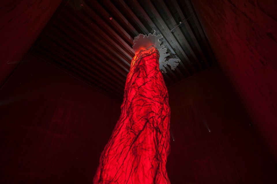 Volcano Exhibition and Cinema - Lava Centre Iceland - Cinema time: watching recent eruptions with context