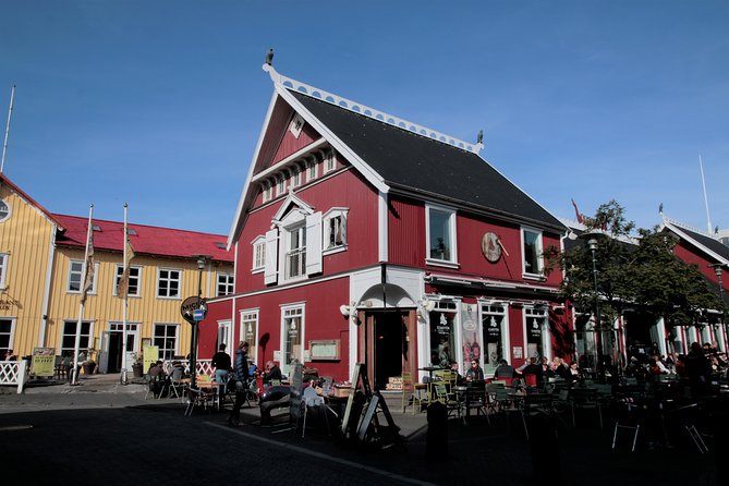 Walking tour of Reykjavik city - Start at Arnarhóll: the easy opening to Iceland’s story