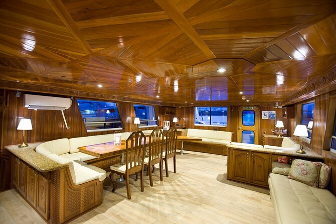 Whale Watching Cruise on a Yacht in Reykjavik - Comfort, warmth, and motion: what to bring for a yacht day